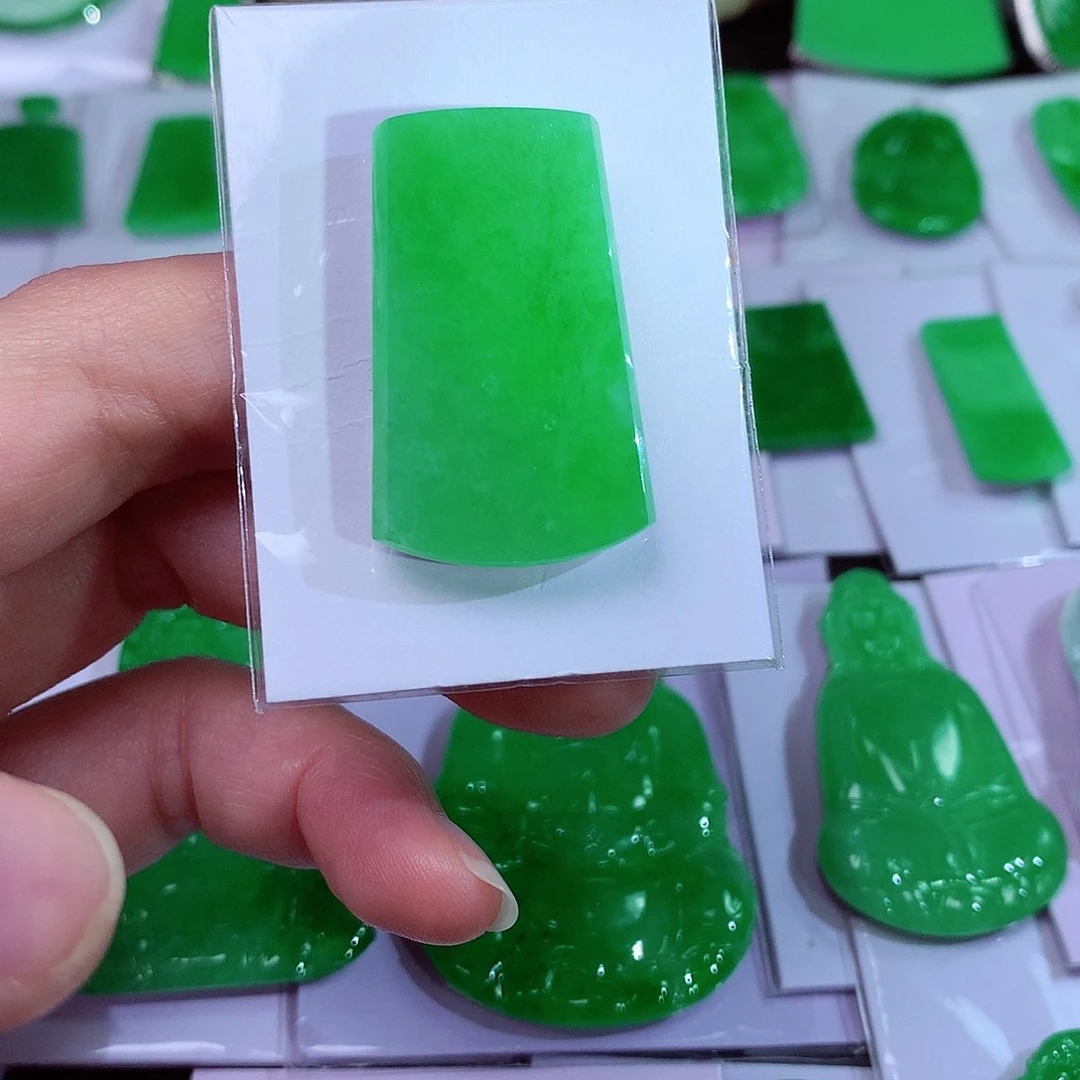 吊坠(赠链)未镶嵌翡翠天然翡翠