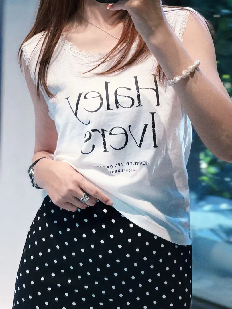 雪花竹节棉拼蕾丝字母背心