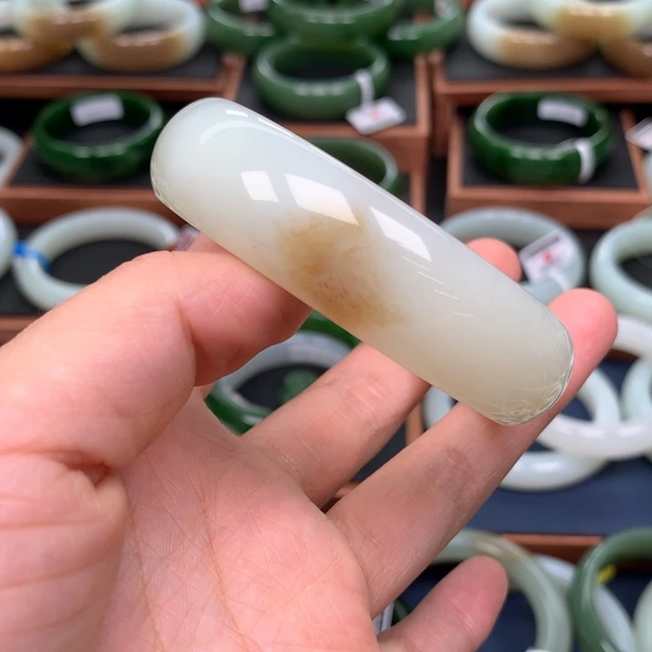 和田玉手镯60圈口未镶嵌