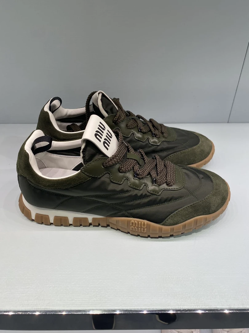 全新未使用 MIU MIU/缪缪 miumiu新款女士运动鞋 黑色