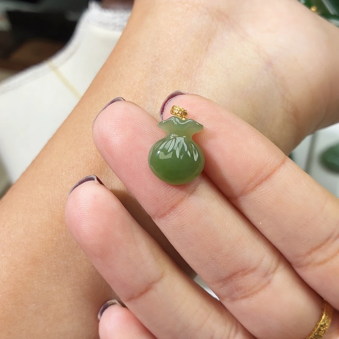 和田玉（碧玉）18K金镶嵌吊坠(赠链)