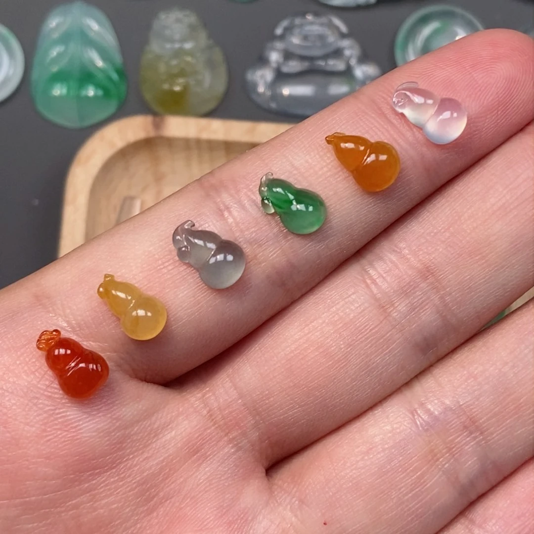 翡翠颈饰未镶嵌葫芦