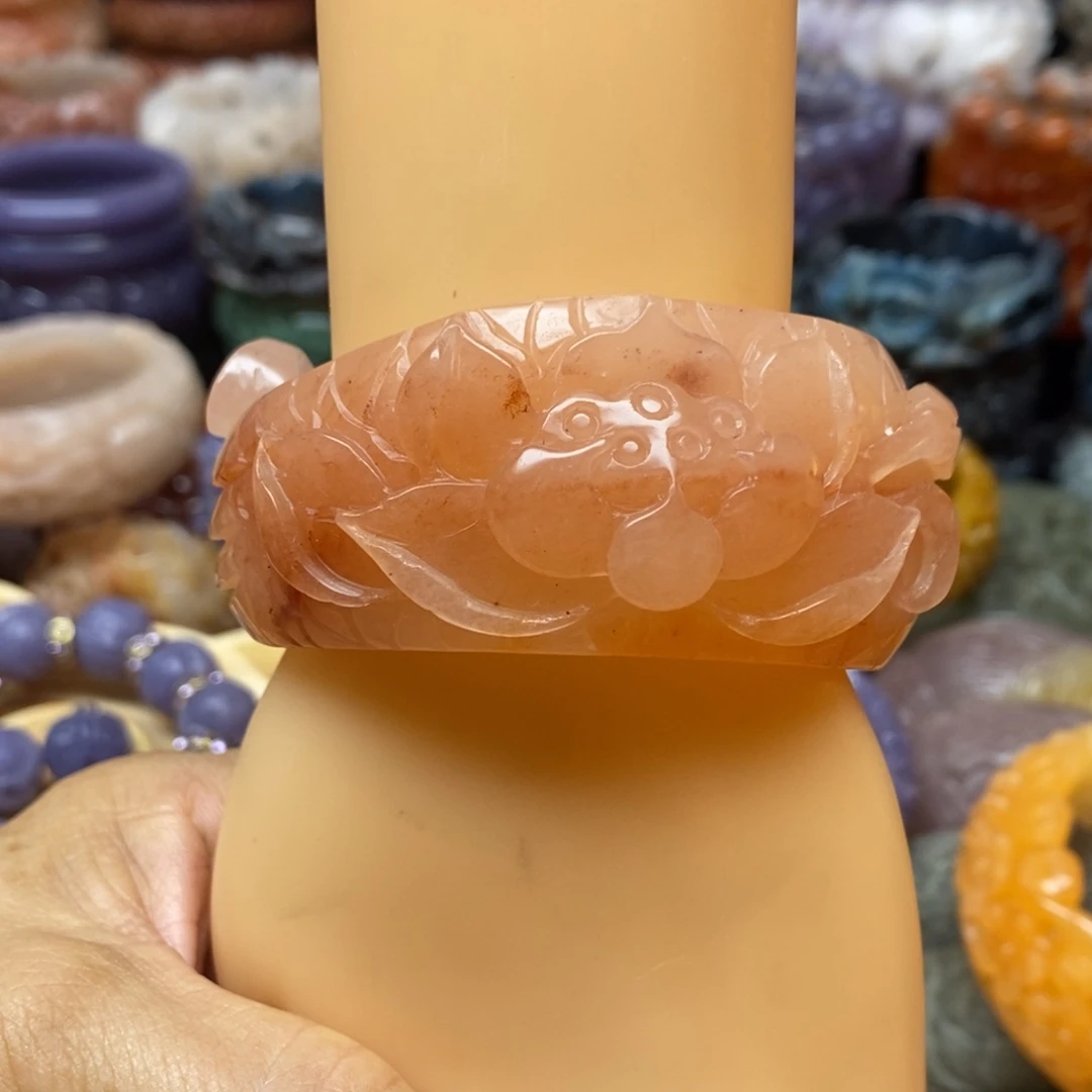 未镶嵌手镯石英质玉（佘太翠）