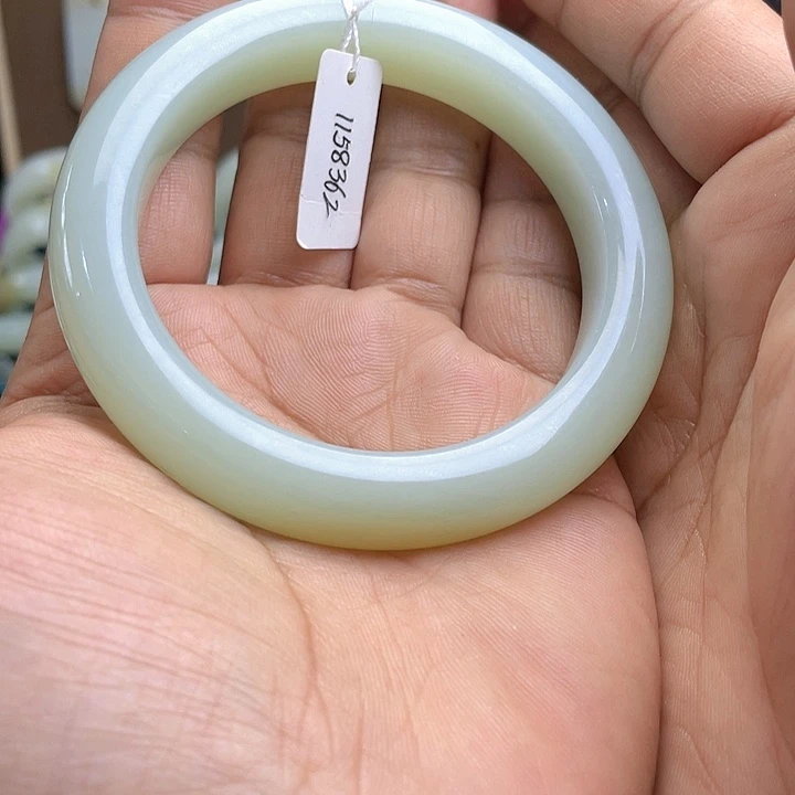 【闪购商品】未镶嵌手镯和田玉