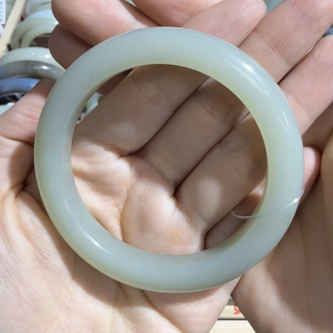 和田玉未镶嵌手镯