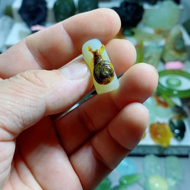 蛇纹石玉未镶嵌颈饰