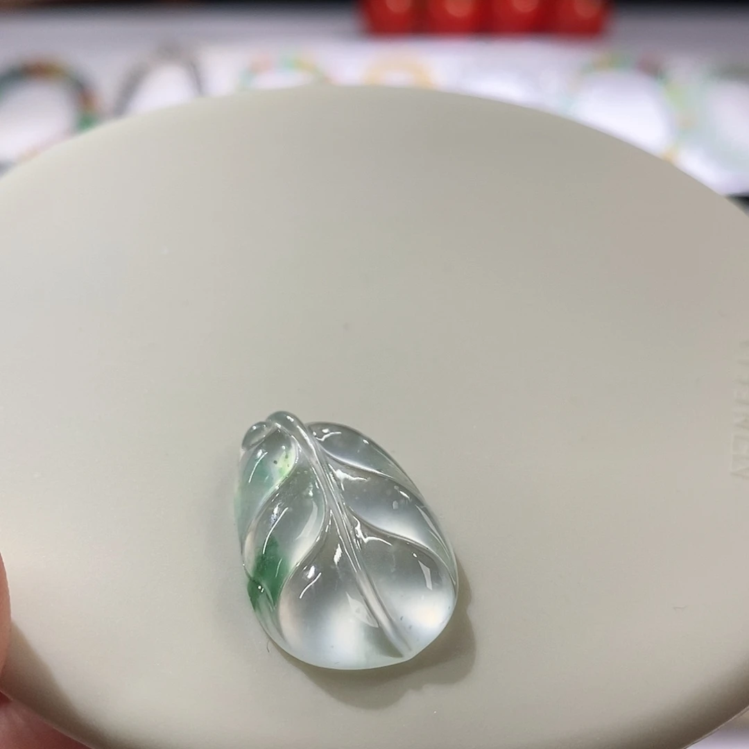 翡翠裸石玻璃种飘花叶子