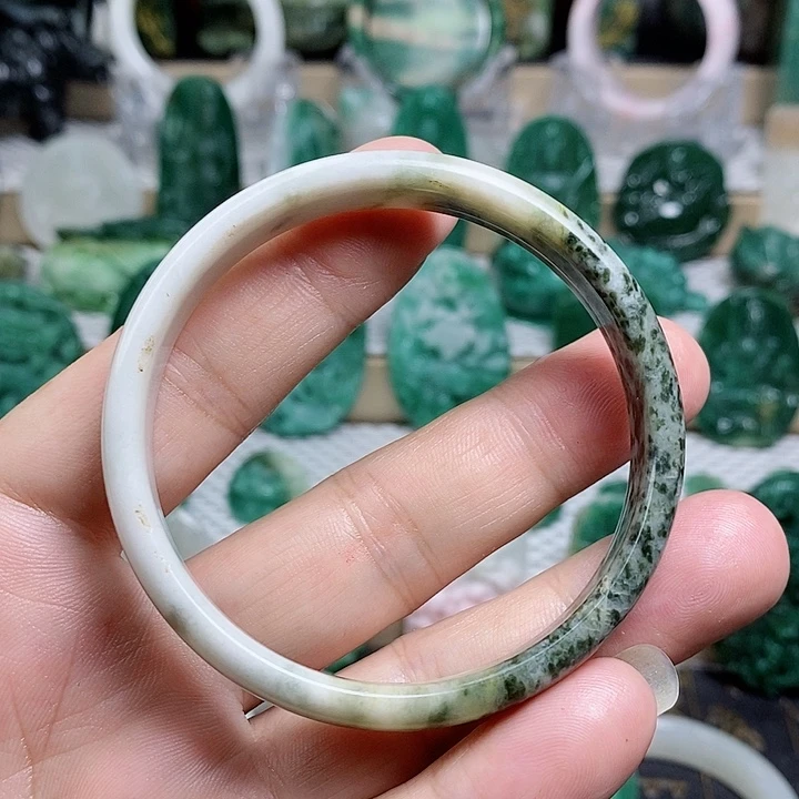 未镶嵌独山玉颈饰