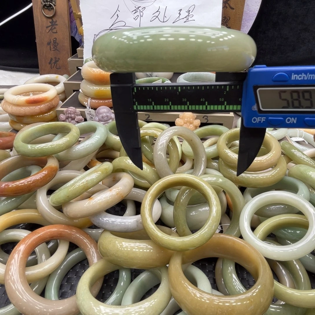 石英质玉未镶嵌手镯