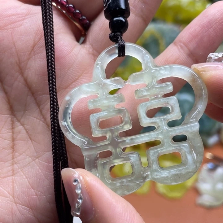 蛇纹石玉未镶嵌吊坠