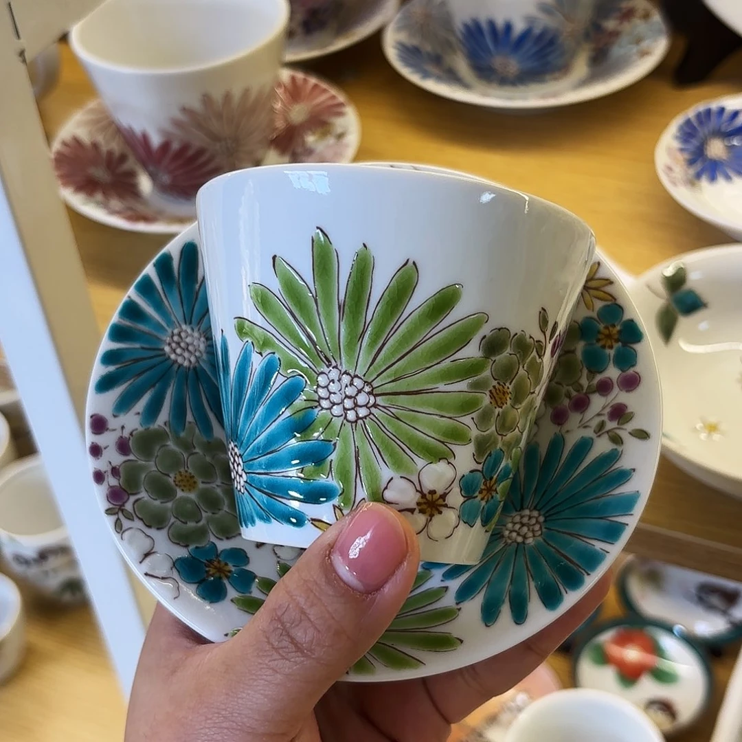 瓷            色绘游