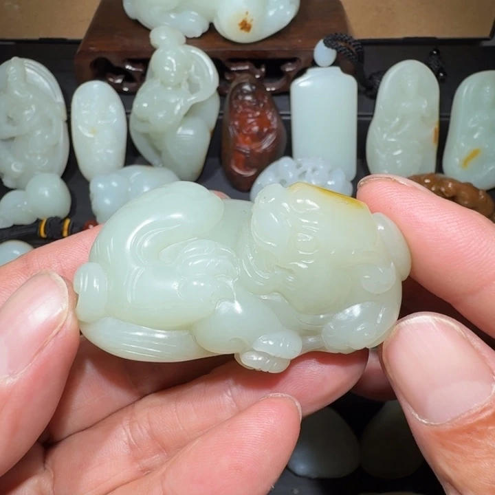 颈饰未镶嵌和田玉暮**桐