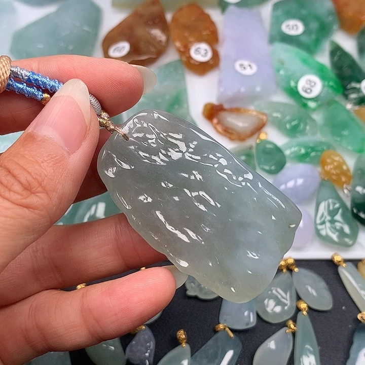 翡翠未镶嵌颈饰随型