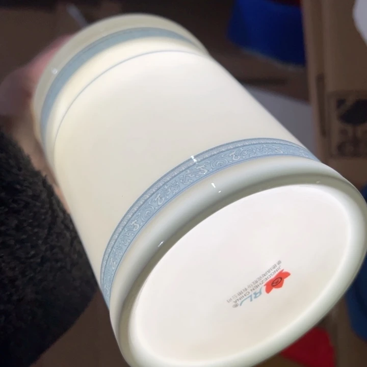 碗红叶老标笔筒一个