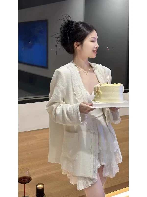 开春穿搭一整套小香风高级感白色蕾丝西装外套小众花边百搭半身裙