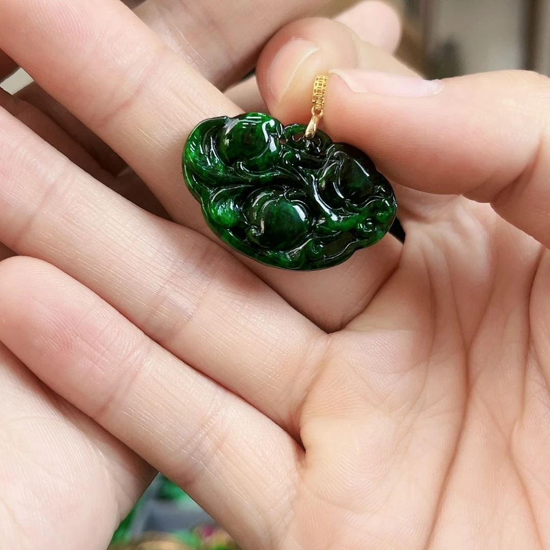 翡翠颈饰18K金镶嵌吊坠