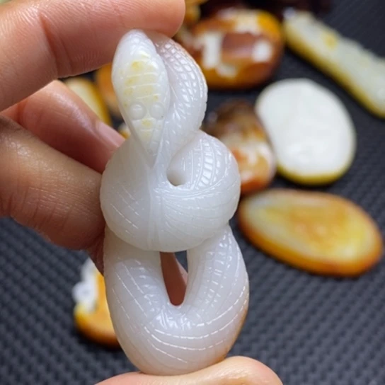 和田玉颈饰未镶嵌