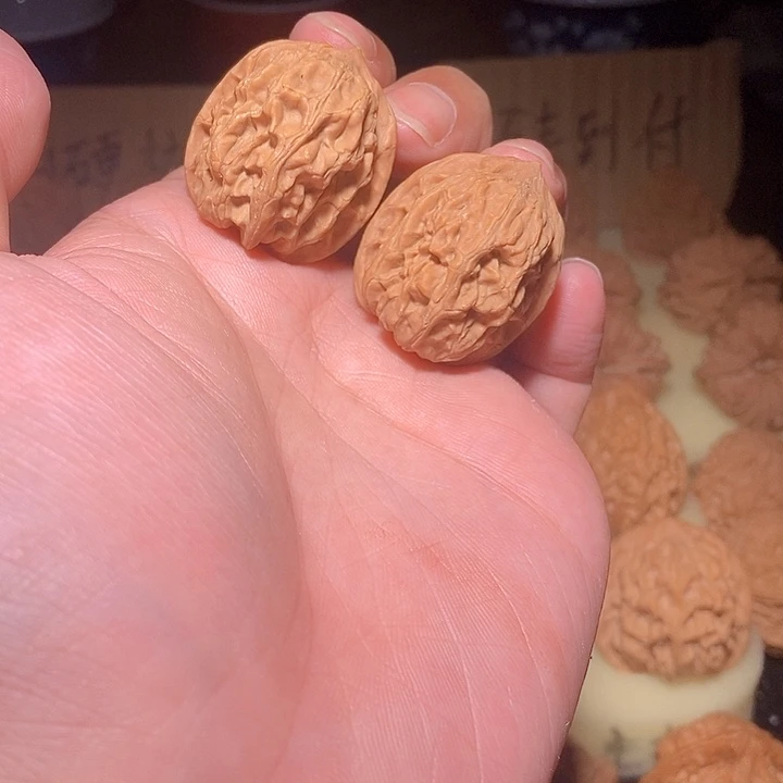 文玩核桃手把件原树大狗