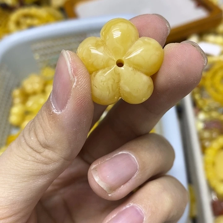 蜜蜡未镶嵌裸石吊坠
