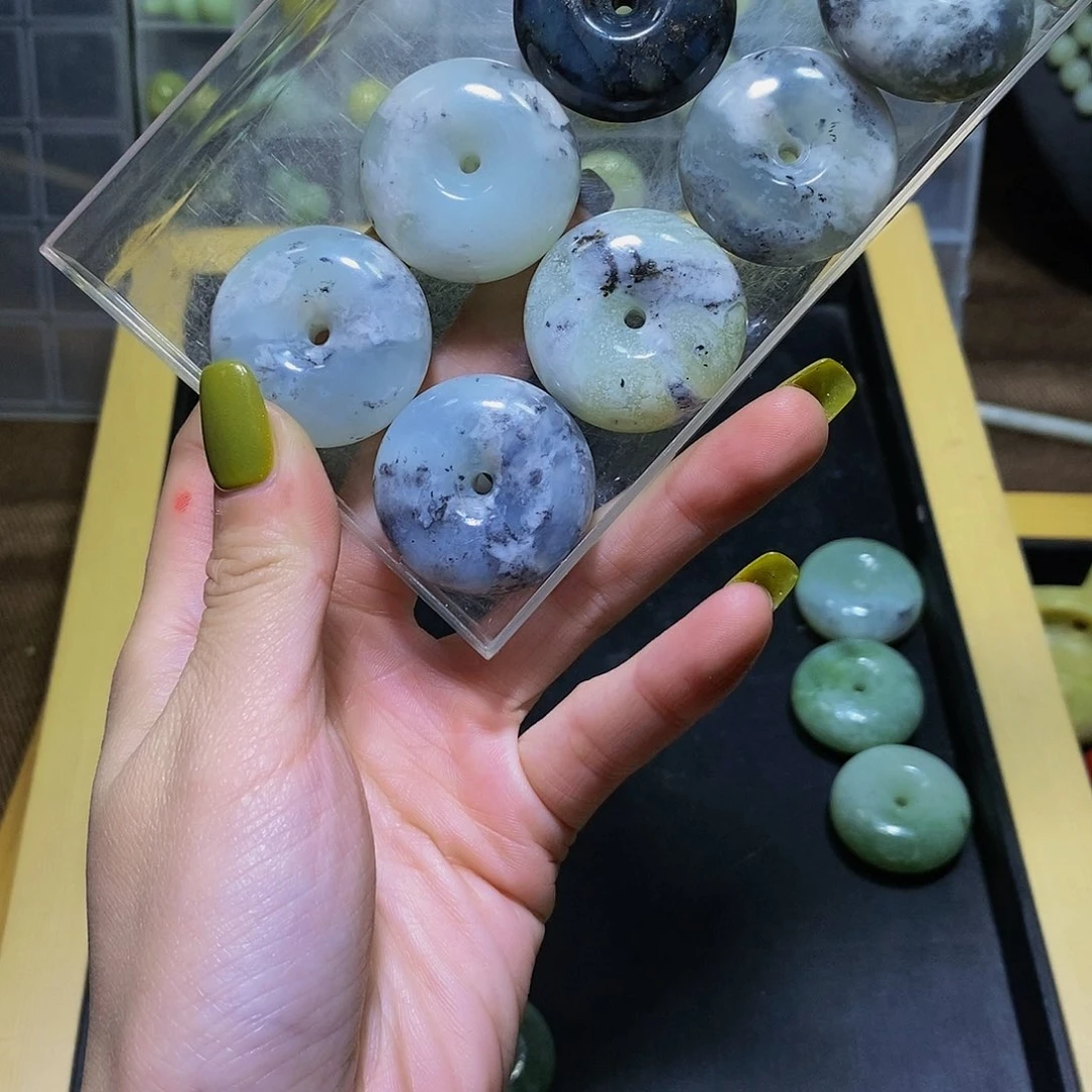 蛇纹石玉其他未镶嵌岚*85