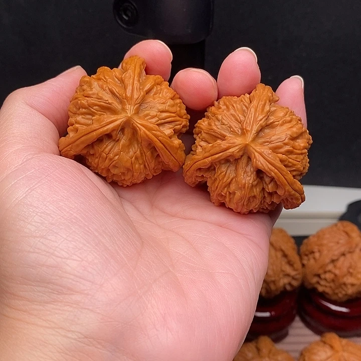 H***x文玩核桃吊坠白奔