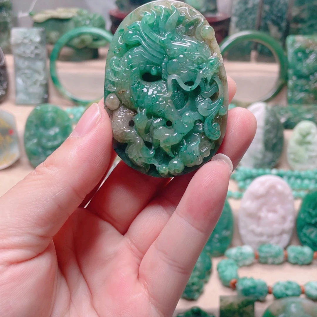 独山玉未镶嵌颈饰