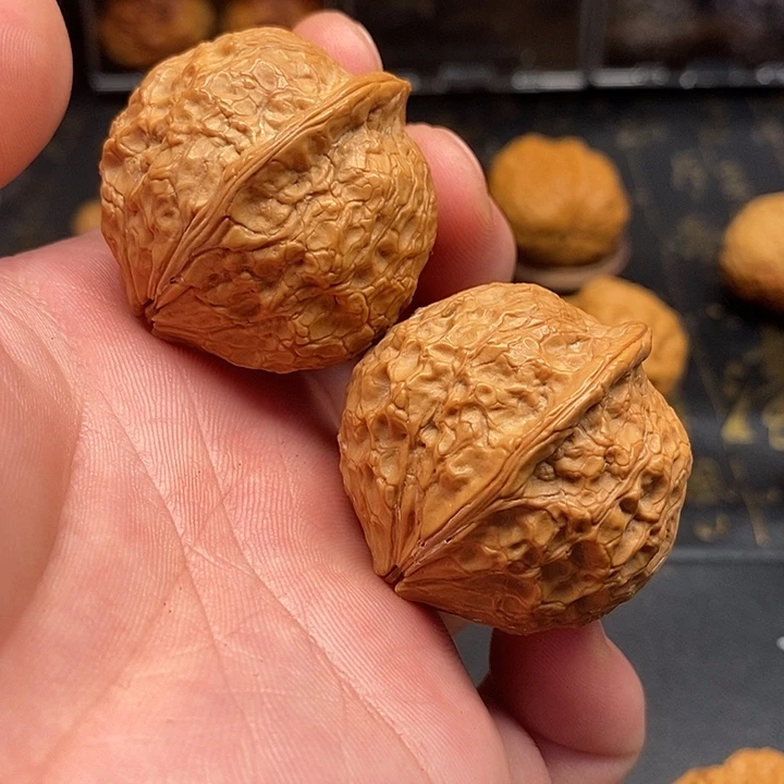 把件文玩核桃铁绣球