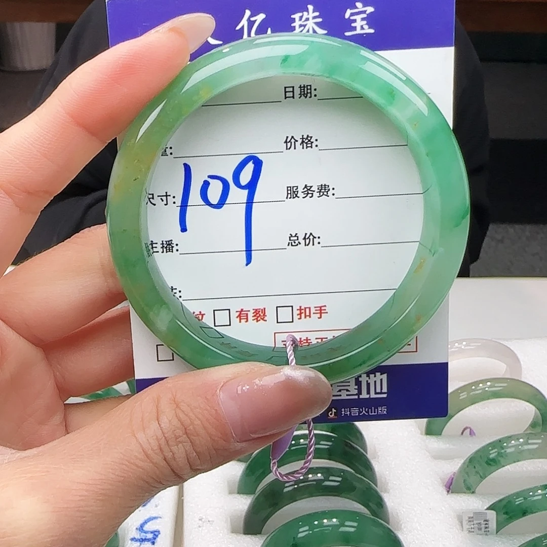 柒****石英质玉未镶嵌多样性发其一