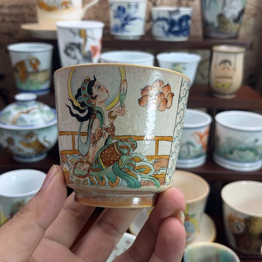 手绘持莲菩萨猪口杯