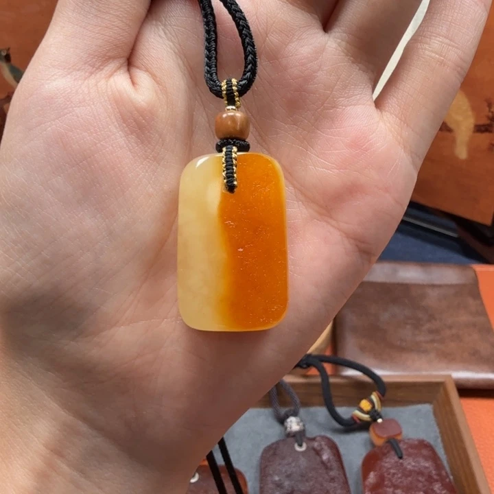 蜜蜡未镶嵌吊坠(赠链)