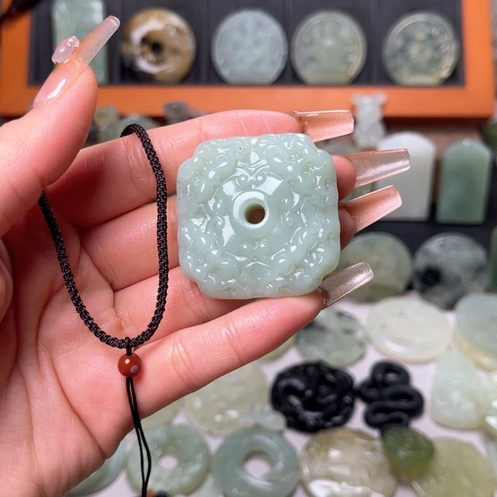 岫玉吊坠(赠链)未镶嵌元*