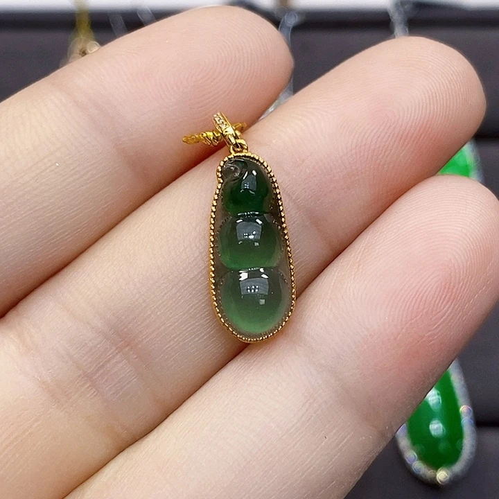 翡翠18K金镶嵌颈饰翡翠