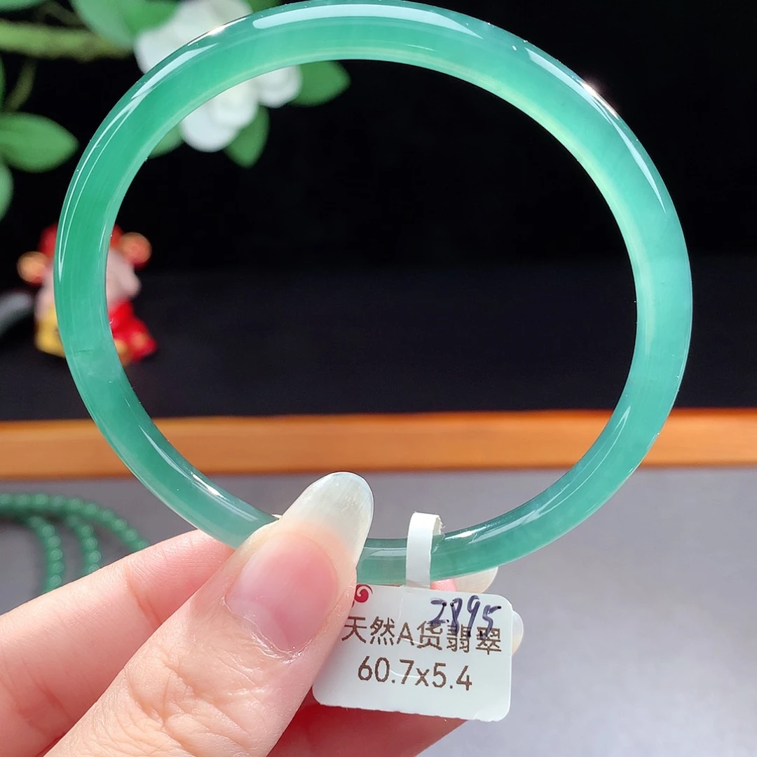 未镶嵌手镯（圆镯）翡翠