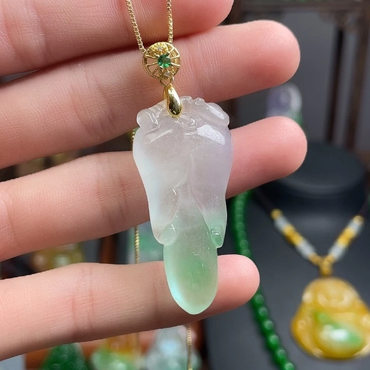 翡翠未镶嵌吊坠(赠链)