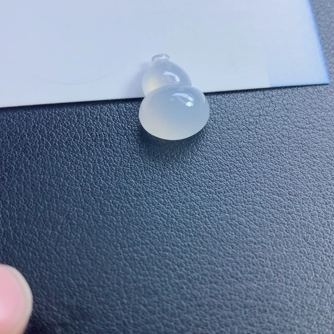 翡翠未镶嵌颈饰葫芦