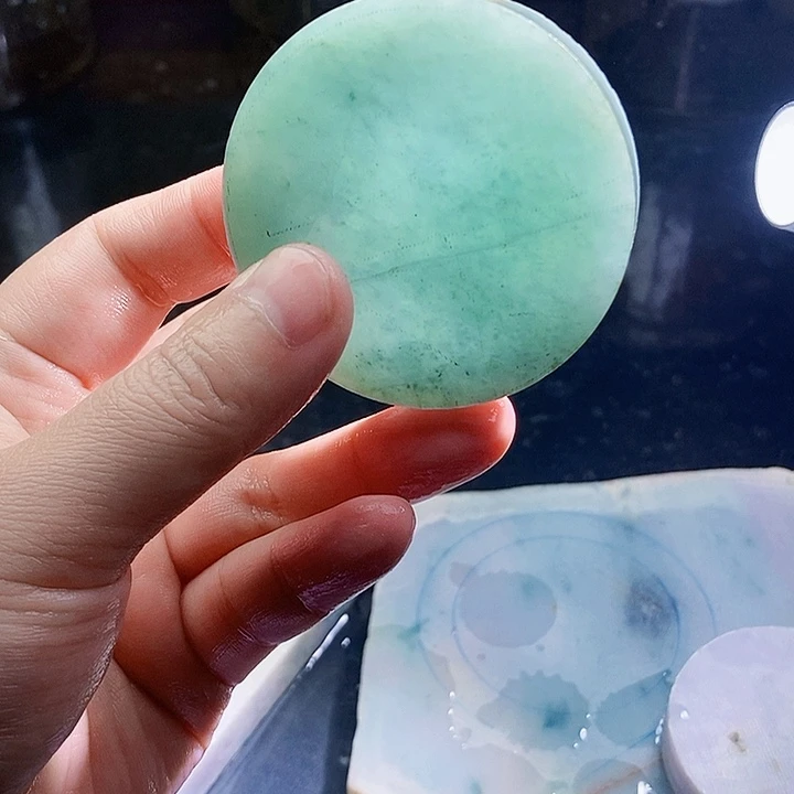 翡翠未镶嵌颈饰毛料22