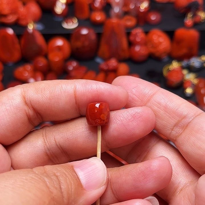 南红玛瑙未镶嵌配饰牛血火焰纹直切10mm