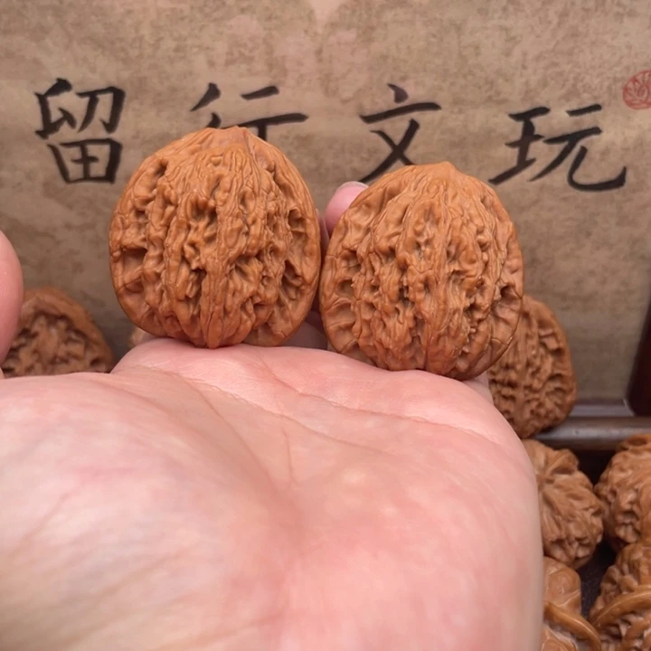 文玩核桃把件40虎头磕尖