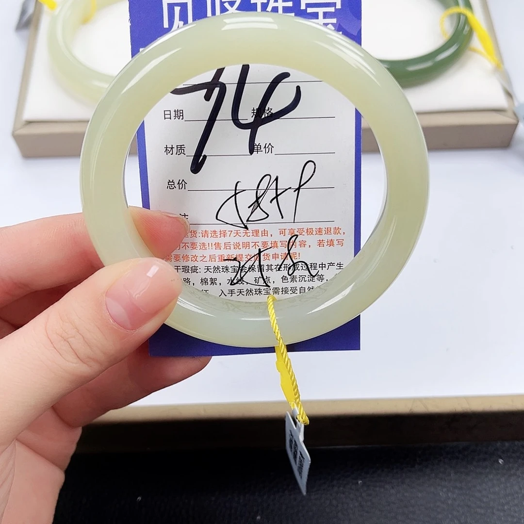 和田玉手镯未镶嵌