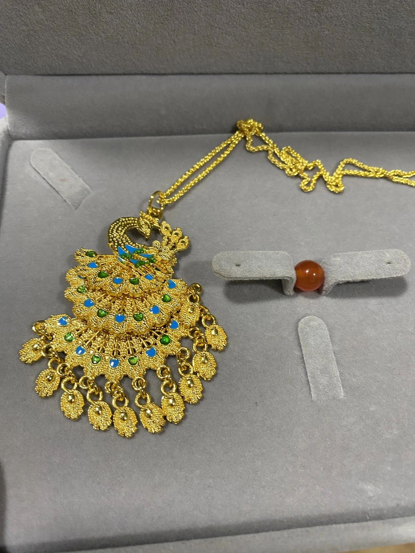 A763阿文专属金色精工孔雀吊坠项链 玛瑙珠 镀金 饰品多样性发货