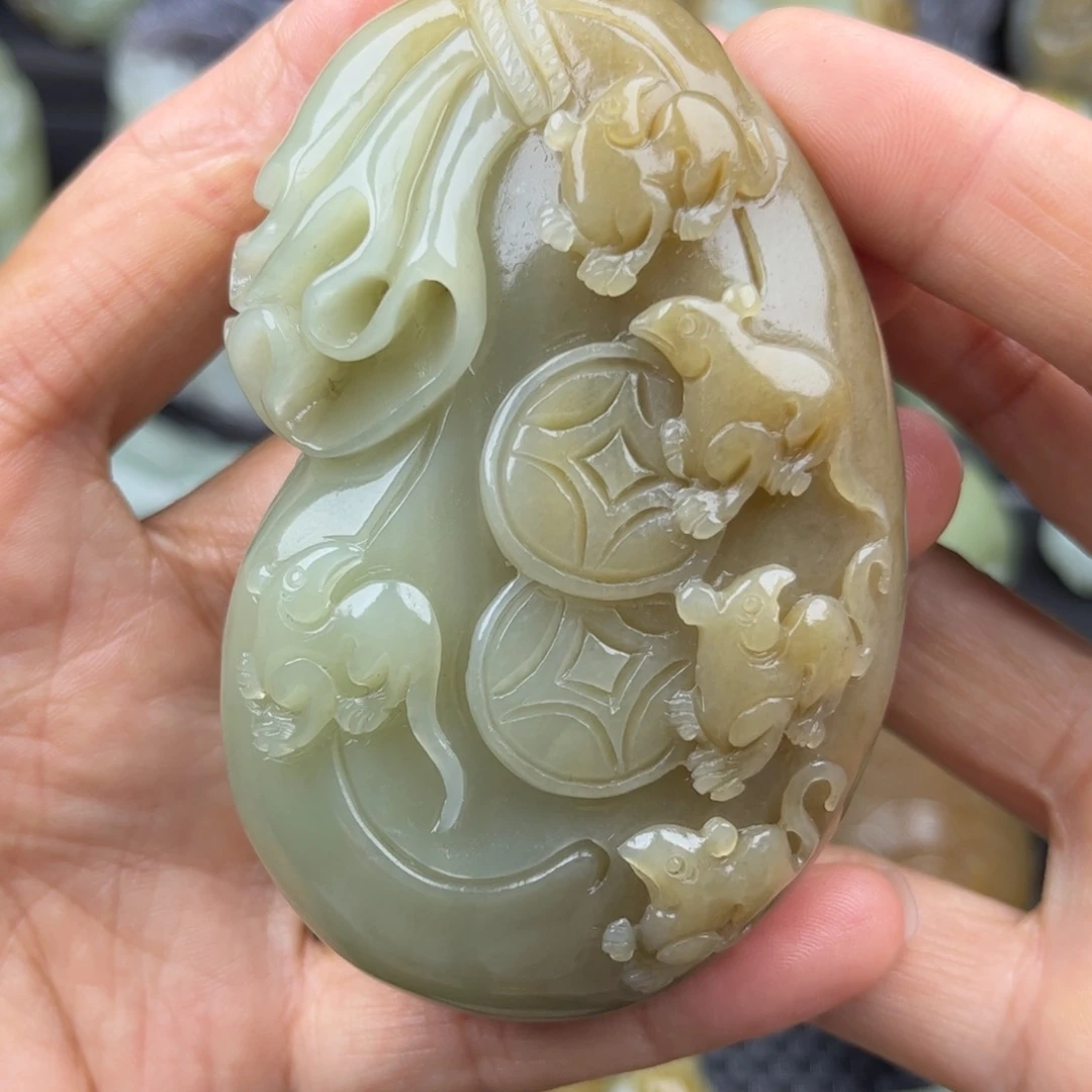 和田玉未镶嵌把件