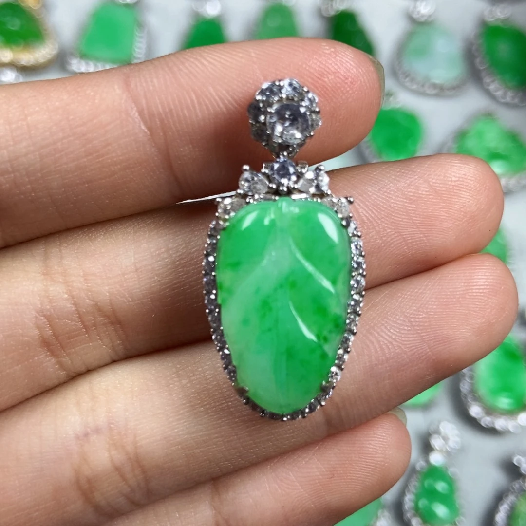 颈饰未镶嵌翡翠叶子