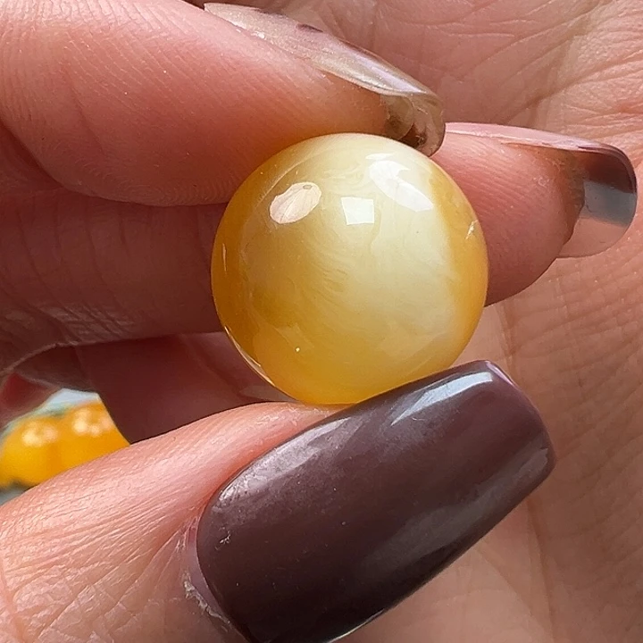 蜜蜡未镶嵌珠宝奇石