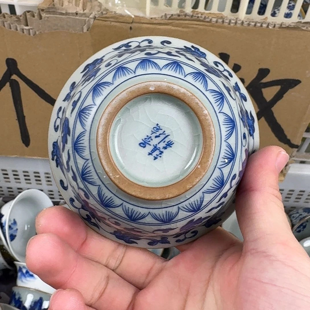 缠枝莲压手杯的微瑕