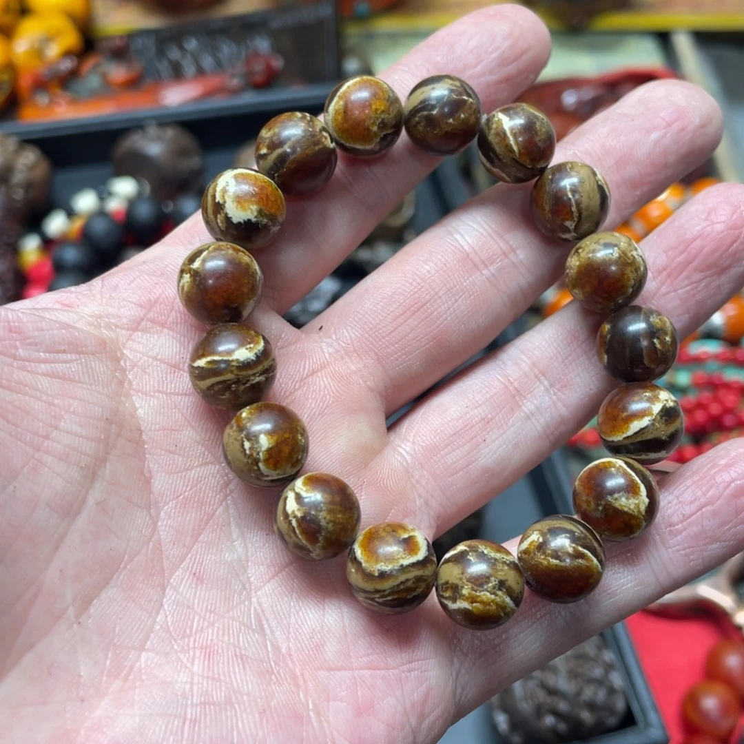 琥珀裸石未镶嵌好物推荐如图所示