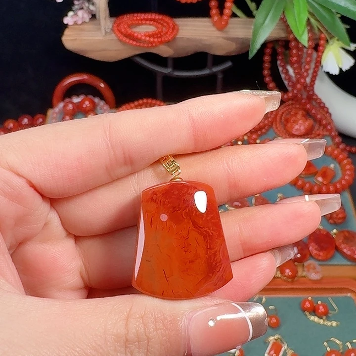 南红玛瑙18K金镶嵌吊坠
