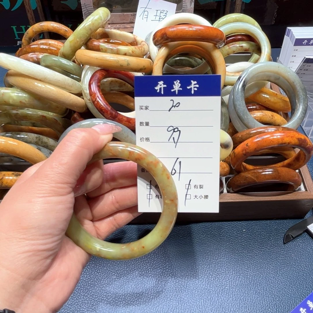 遥***光蛇纹石玉未镶嵌手镯
