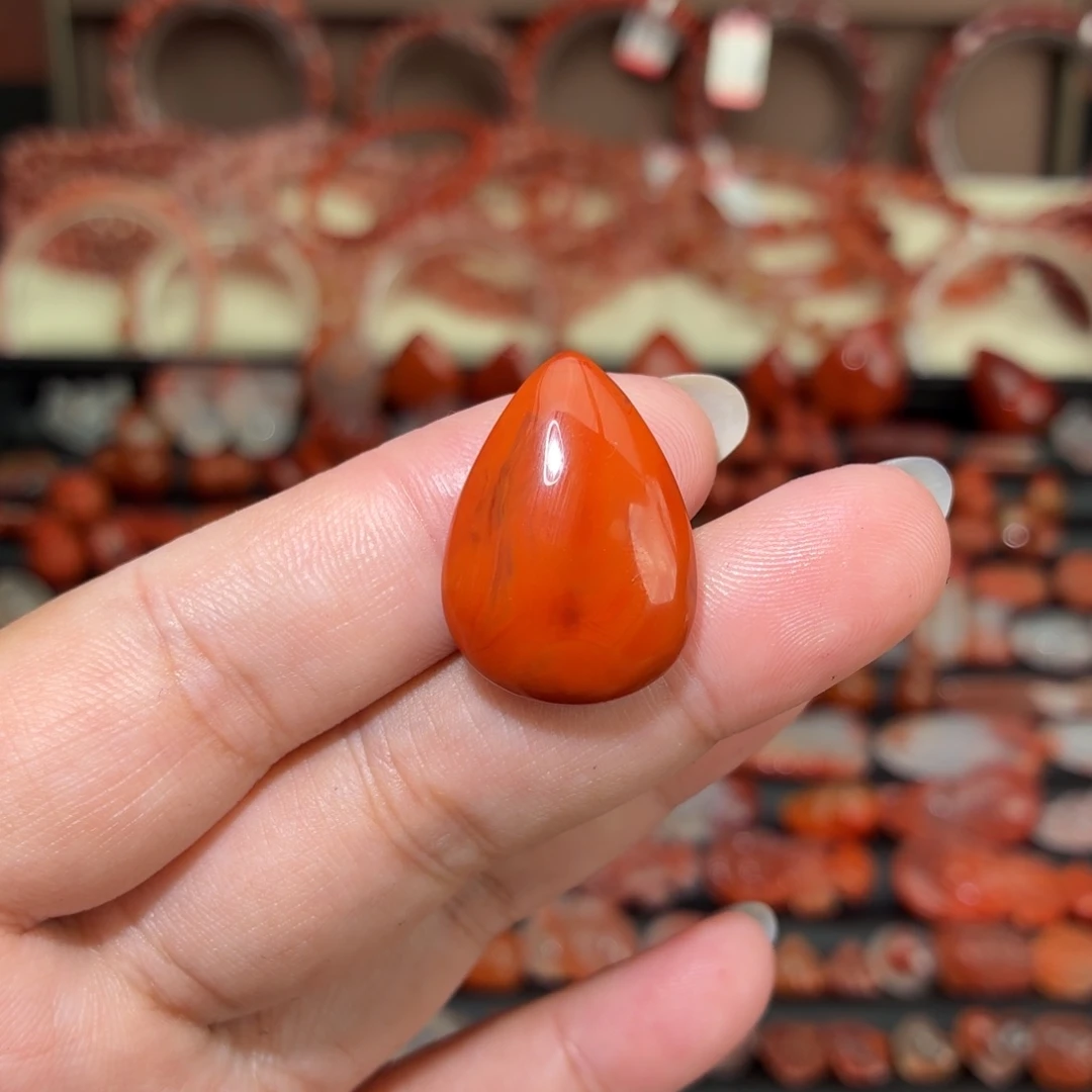 南红玛瑙未镶嵌颈饰水滴牌