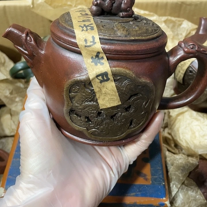 茶壶紫砂原矿泥料，纯手工制作的一把紫砂壶。