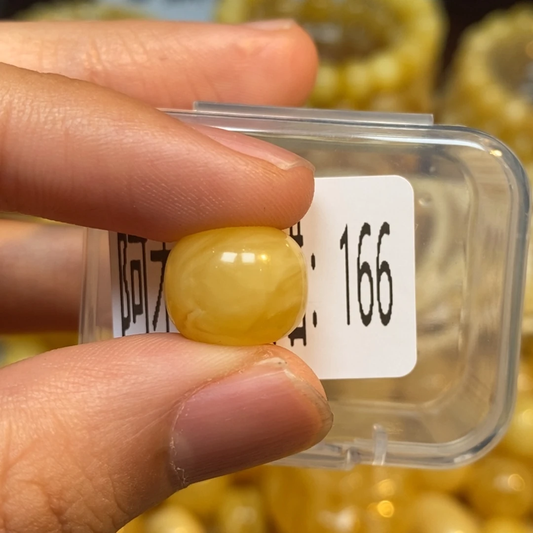 蜜蜡未镶嵌珠宝奇石166